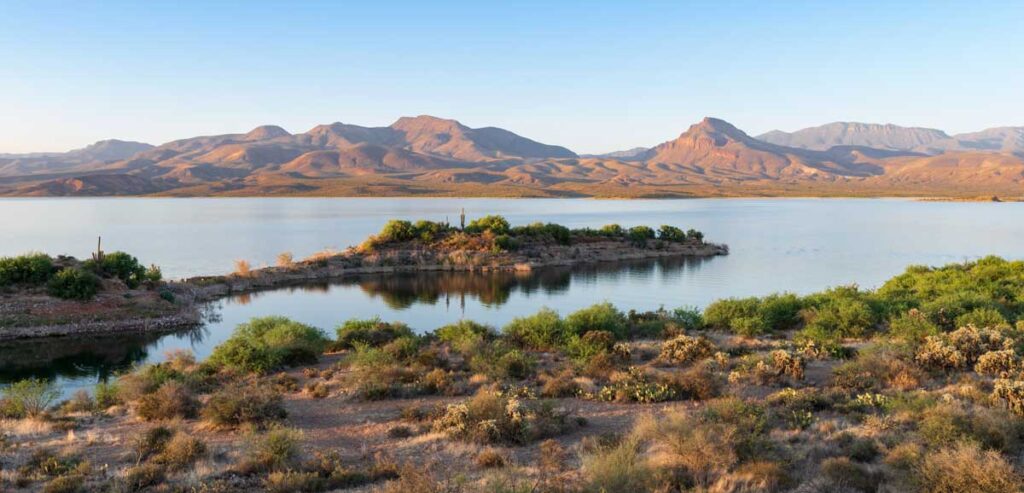 beauty and peace along the Roosevelt Lake in Tonto Basin, Arizona