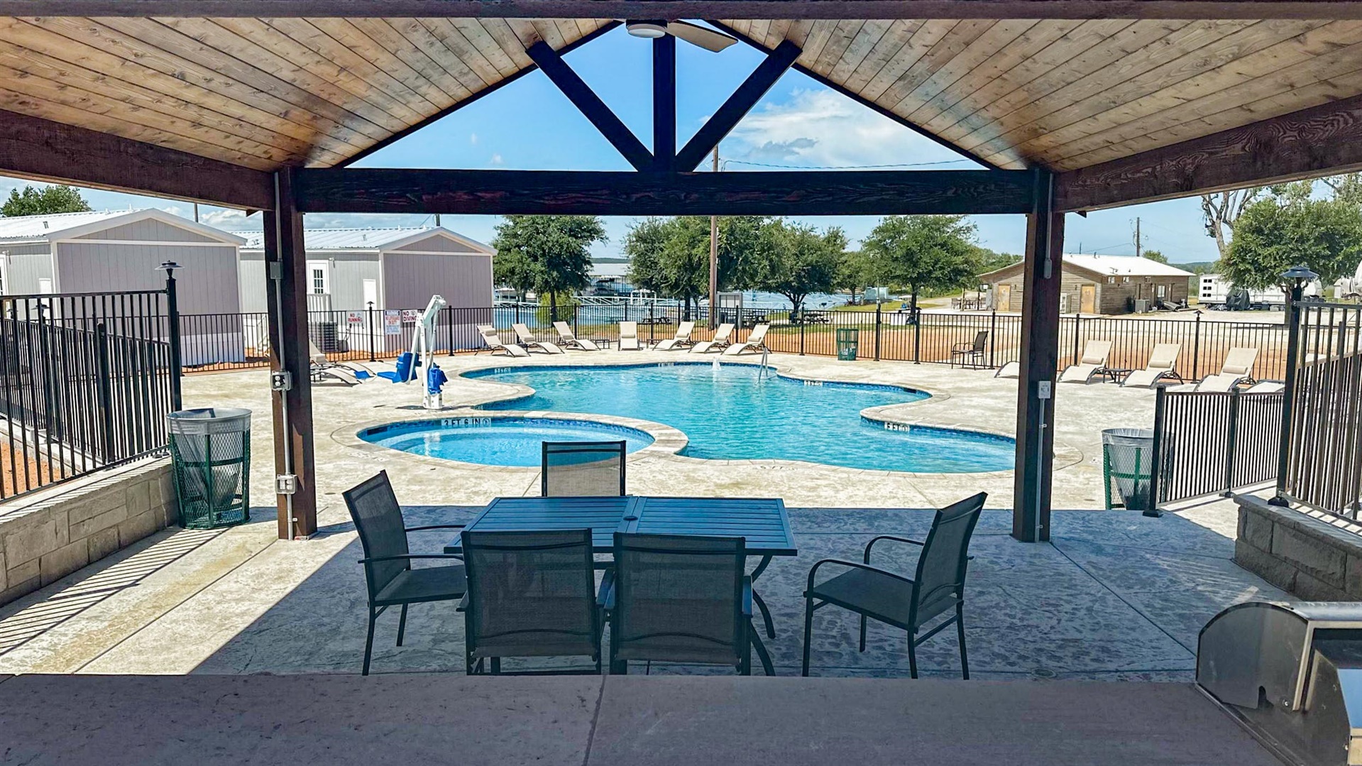 Willow Beach RV Resort RV park in Graford, TX (photo 2)